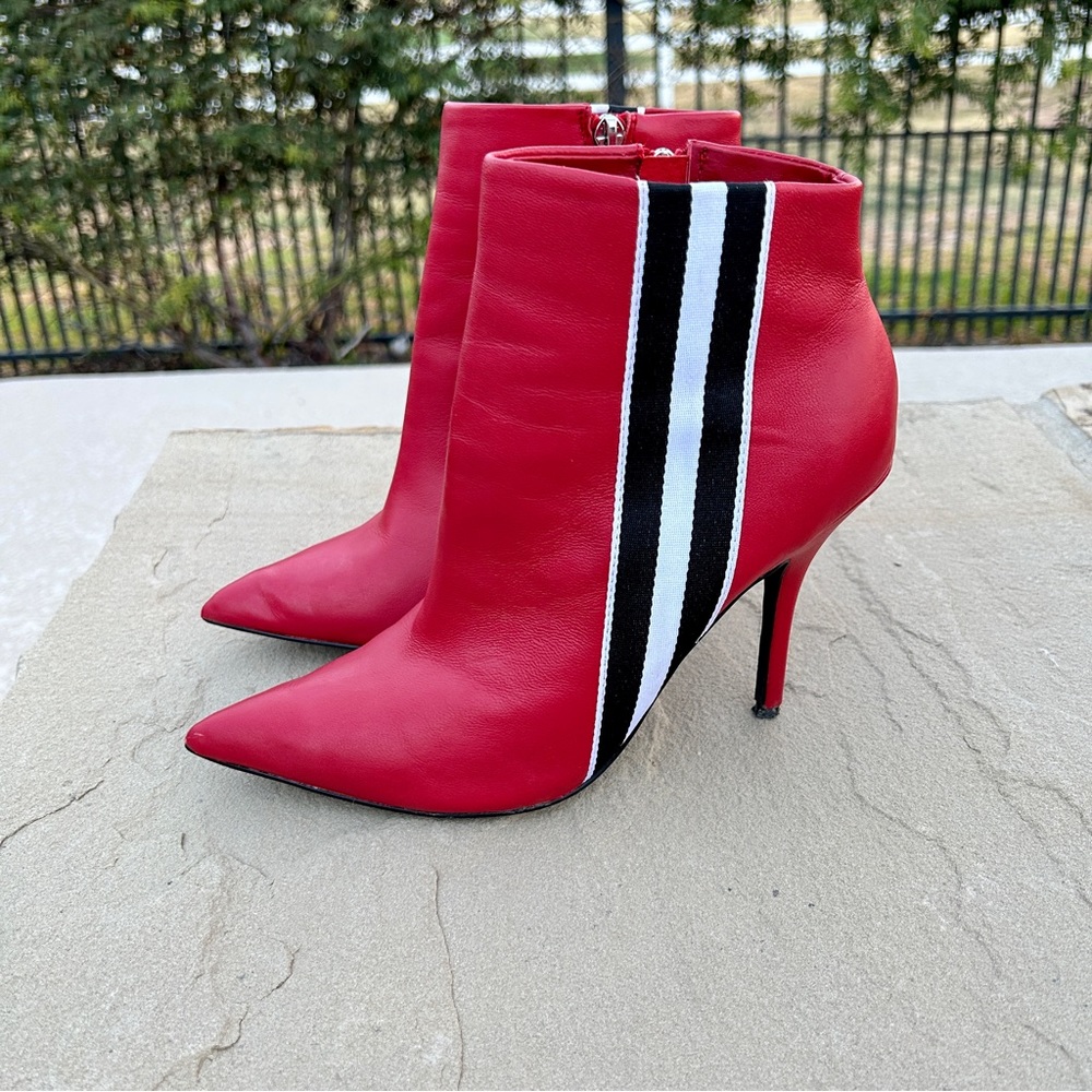 Steve Madden Knock Red Booties size 8
